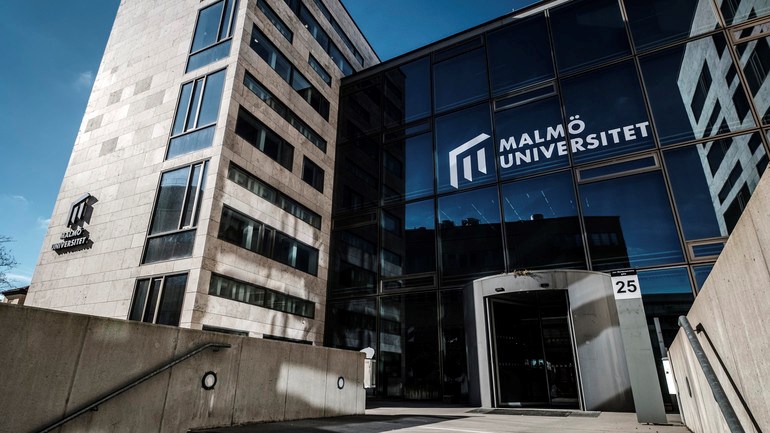 Entré till Allmänna sjukhuset, byggnaden för Fakulteten för hälsa och samhälles verksamhet. 