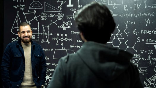 Alumn som arbetar som gymnasielärare